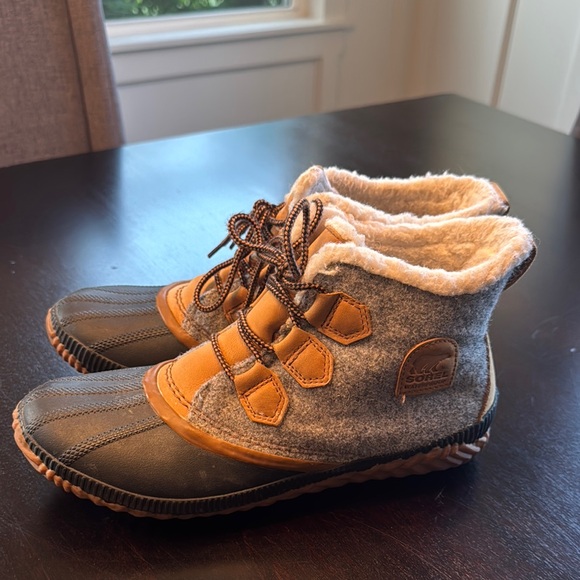 Sorel Shoes - Sorel Tan and Gray Winter Rain Boots with Cozy Lining